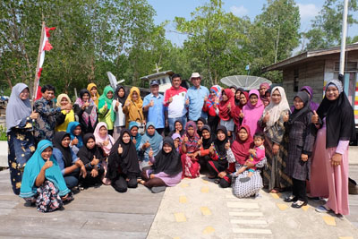  UNRI Beri Pelatihan Pembuatan Makanan Berbahan Baku Ikan di Desa Pulau Cawan